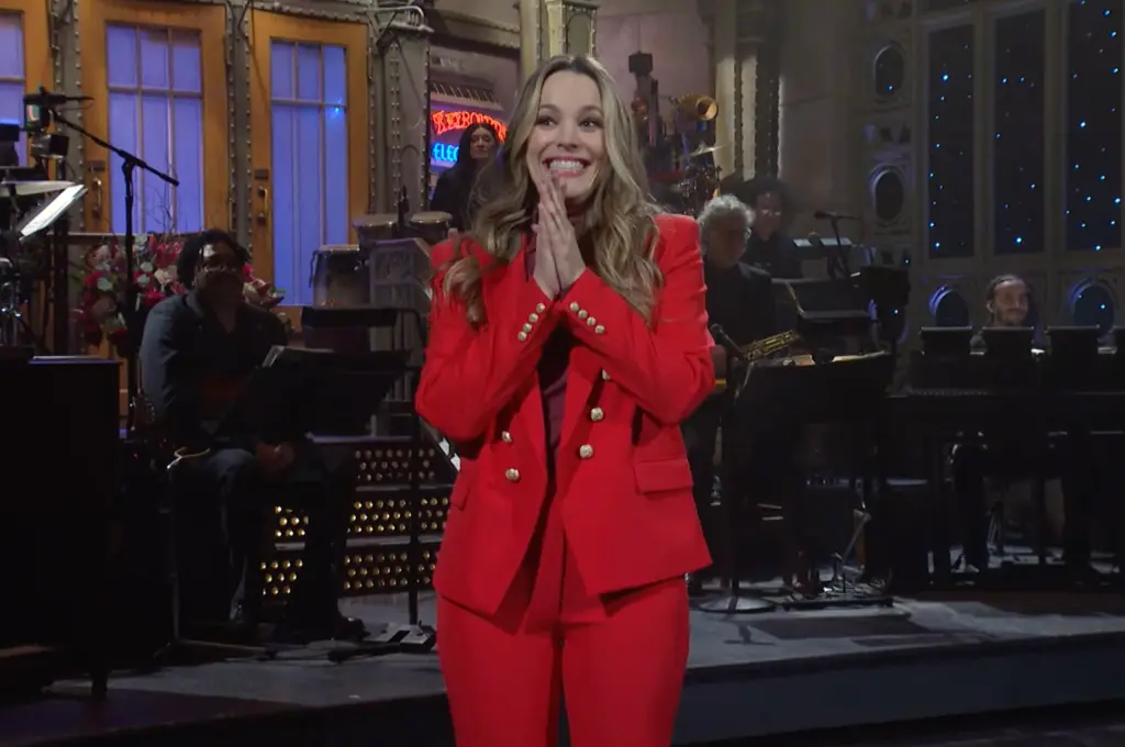 Rachel McAdams introduced Renee Rapp on “Saturday Night Live.” Courtesy- SNL/NBC