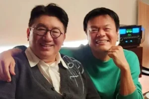 Netizens react to Bang Si Hyuk performing with JYP at Weverse Con