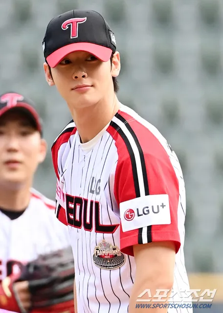 ASTRO's Cha Eunwoo Shines on the Baseball Field with Viral First Pitch Moment