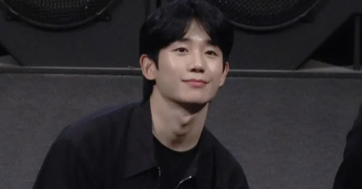 Actor Jung Hae In’s Playful Exchange with a 26-Year-Old Fan Goes Viral