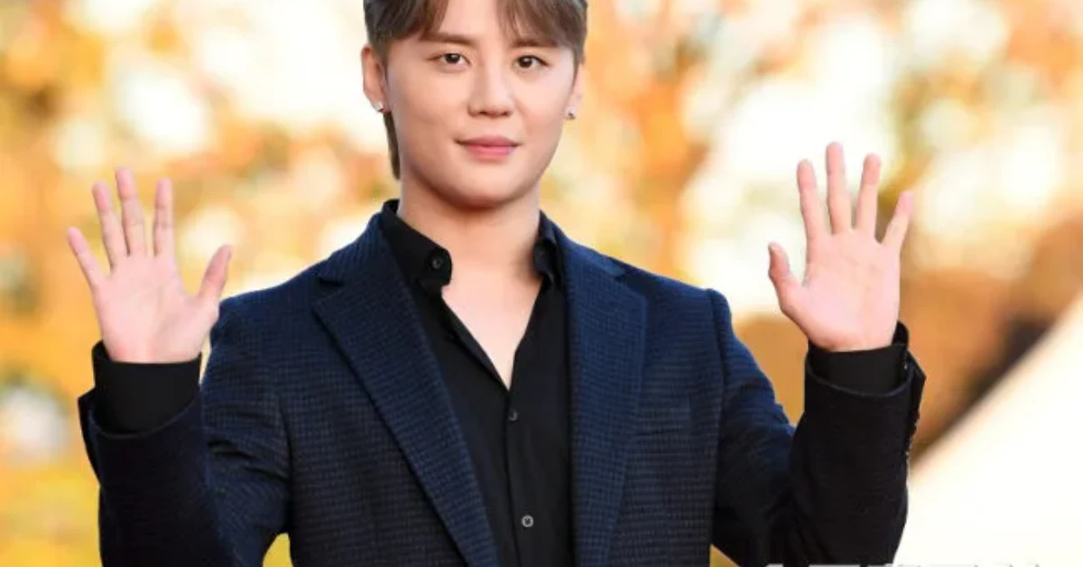 Netizens React Strongly to Kim Junsu’s Controversial Song “Silk Road”