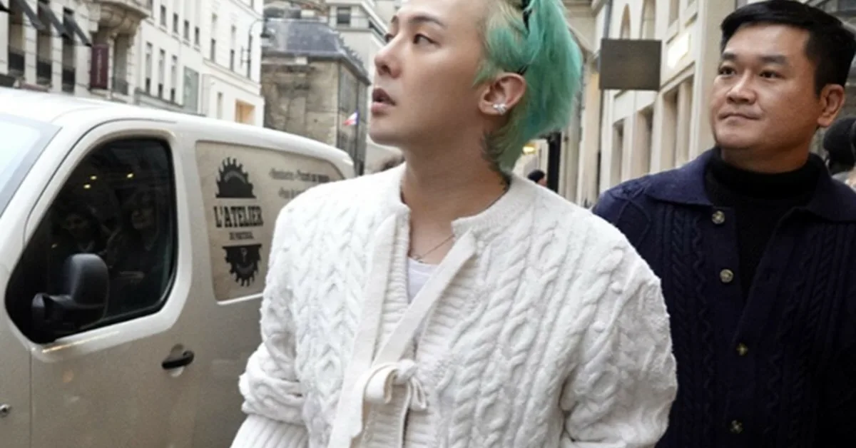 G-Dragon Surprises Fans in Paris with New Mint Green Hair