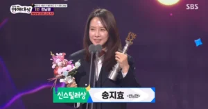 Song Ji Hyo Addresses Backlash Over Her "Insincere" Award Speech, Explains Unexpected Win Caught Her Off Guard