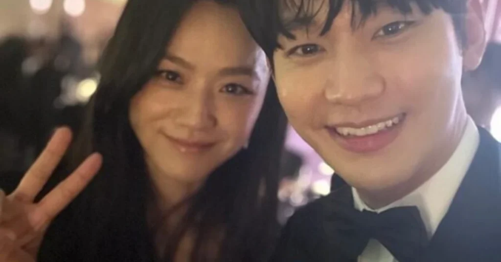 VvipTimes Tang Wei and Kim Soo Hyun courtesy of koreaboo Famous Actress Tang Wei Calmly Addresses Journalist’s Questions About Kim Soo Hyun’s Controversy Linked to Late Kim Sae Ron, Leading to Widespread Criticism of Reporter for Dragging Her Into Unrelated Drama