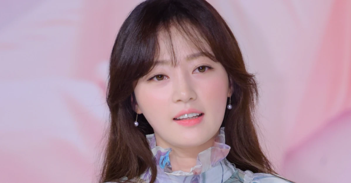 Actress Song Ha Yoon Files Criminal Complaint Against Accuser in School Bullying Case After Gathering Evidence