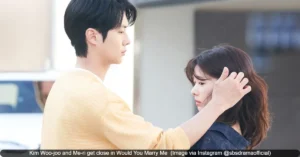 Kim Woo joo and Me ri get close in Would You Marry Me Image via Instagram @sbsdramaofficial Would You Marry Me Episode 6 Recap: Woo-joo Confesses His True Feelings As Me-ri’s Ex Returns