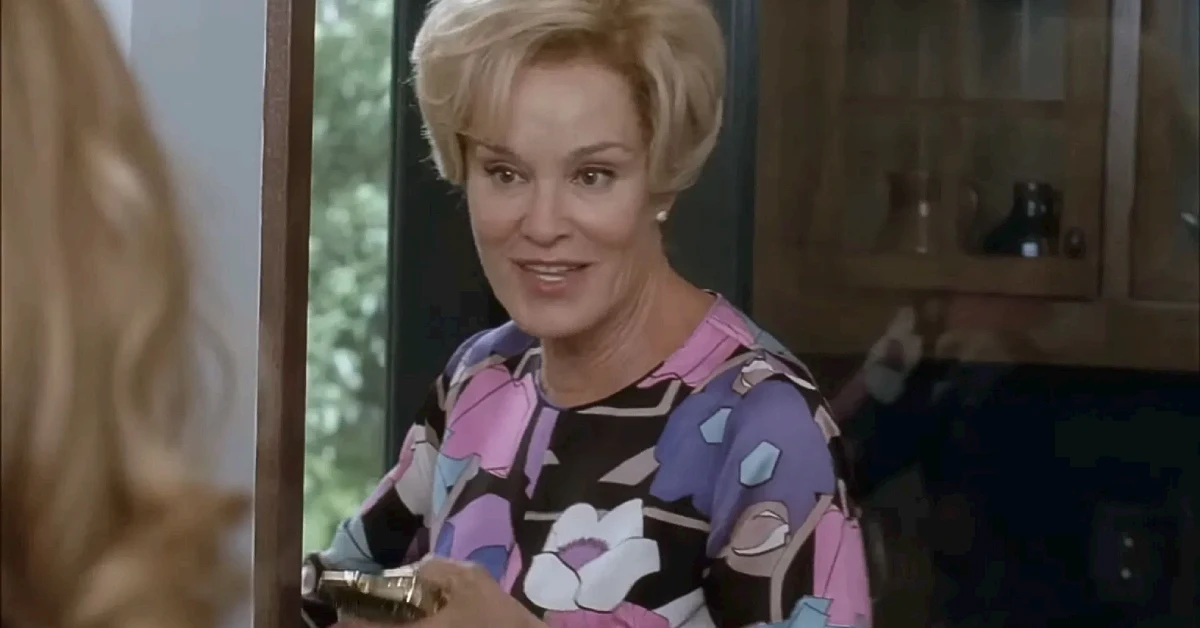 Jessica Lange in American Horror Story Image via FX 47kb Jessica Lange in American Horror Story (Image via FX)