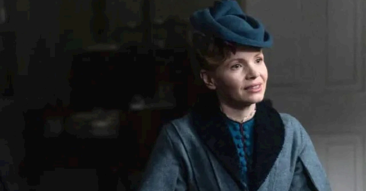 Kate Phillips in Miss Scarlet | Image via Instagram: masterpiecepbs