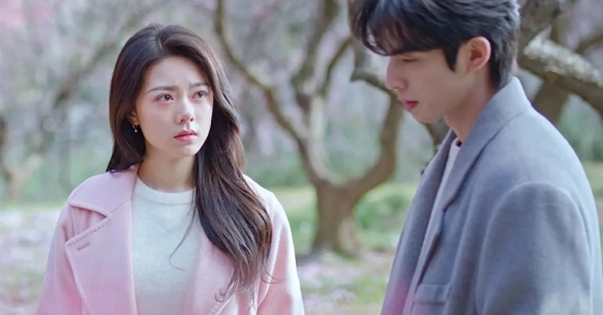 Xiguang asks Lin Yusen to be with her in Shine on Me (Image via WeTV)