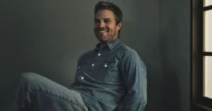 Arrow Star Stephen Amell Joins Fox’s Baywatch Reboot as Hobie Buchannon, Son of Mitch, in New Series Coming 2026-2027