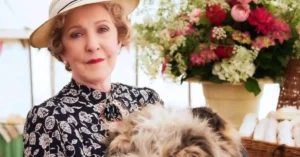 Patricia Hodge plays Mrs. Pumphrey Tricki Woos rich and eccentric owner in All Creatures Great and Small Image via PBS Masterpiece 56kb Patricia Hodge Returns as Mrs. Pumphrey in All Creatures Great and Small Season 6: Her Long Career in TV and Theatre Explained