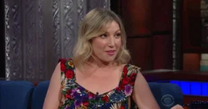 Ari Graynor and Dylan Ennis Check Into ‘The White Lotus’ Season 4 Cast for France Filming