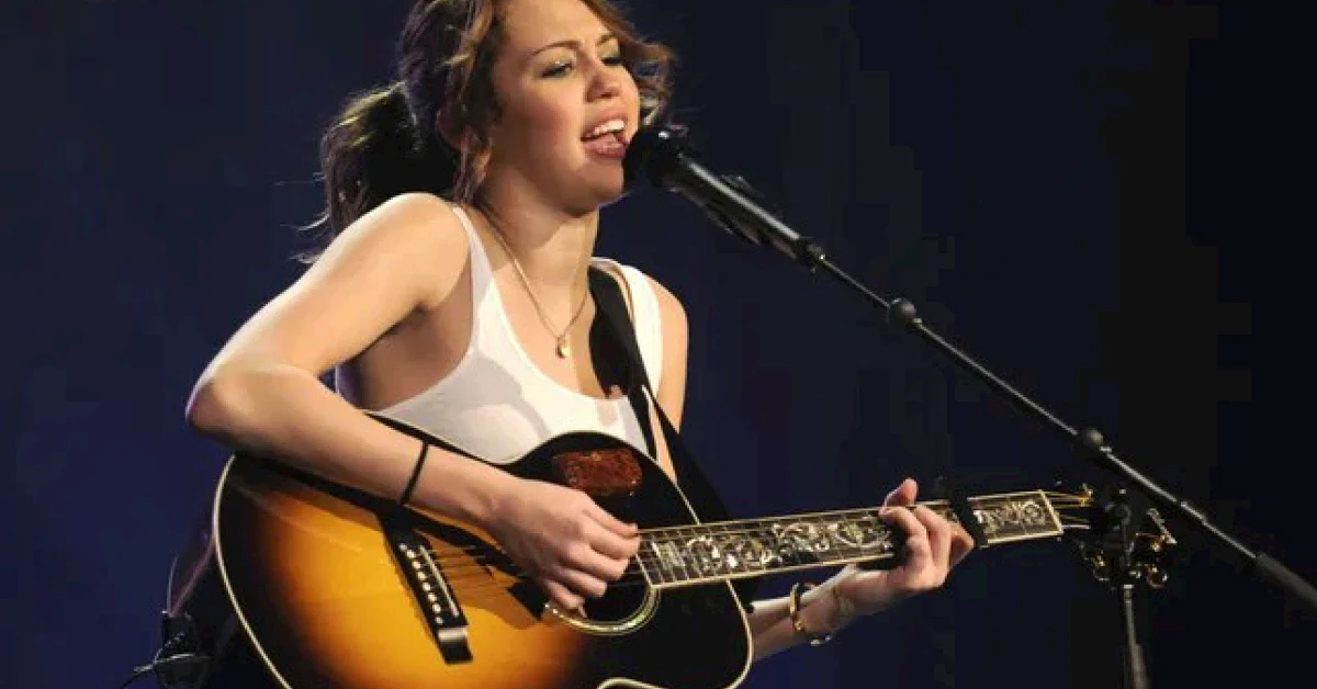 Miley Cyrus/Hannah Montana "Best of Both Worlds" Tour at Nassau Coliseum - December 27, 2007 - Source: Getty