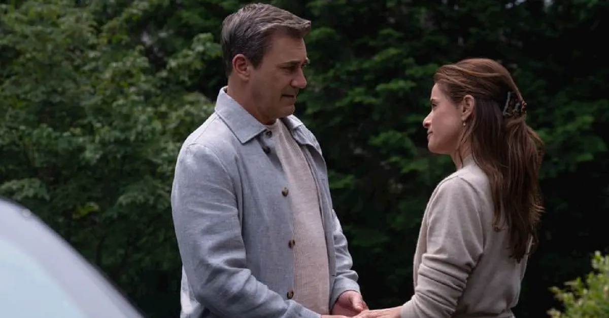 Jon Hamm and Amanda Peet Image via Apple TV Press 44kb Jon Hamm and Amanda Peet (Image via Apple TV+ Press)