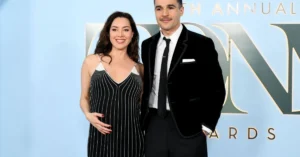 Aubrey Plaza Shows Baby Bump on Tony Awards Red Carpet With Christopher Abbott