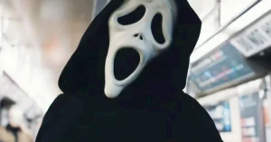 Ghostface in Scary Movie. Image Credit Paramount Pictures 44kb Scary Movie Smashes Box Office Records While Masters of the Universe Opens Strong