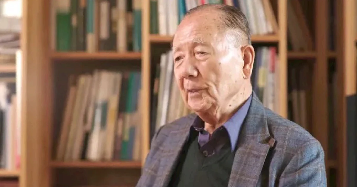 Kim Dong ho in Walking in the Movies Courtesy of the Cannes Film Festival 63kb Busan Film Festival Honors Founder Kim Dong-ho with Korean Cinema Award at 31st Edition
