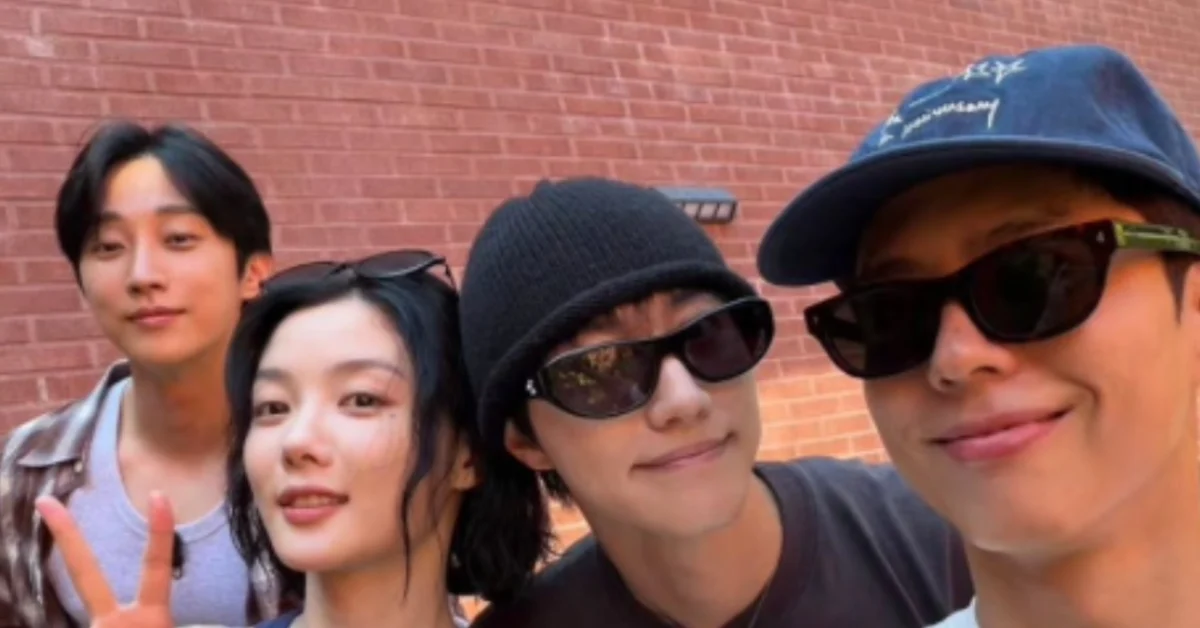 Park Bo Gum Names Kim Yoo Jung as First to Marry in Love in the Moonlight 10-Year Reunion