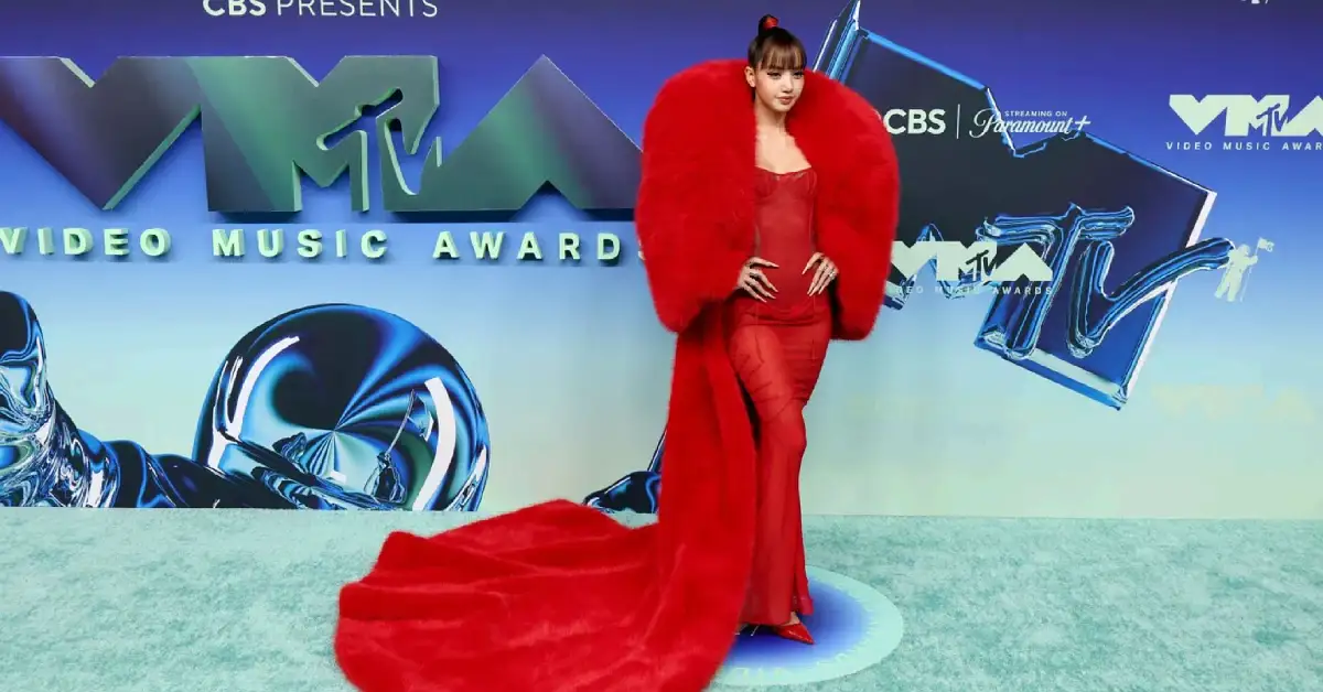 nexus image 51kb 2 BLACKPINK’s Lisa Stuns in Sheer Red The Attico Dress and Quine Li Fur Coat at 2026 MTV VMAs